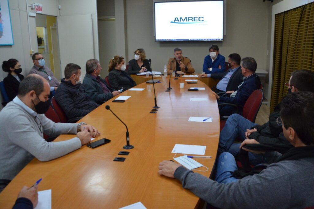 Prefeitos da AMREC se reuniram com a FECAM em Criciúma